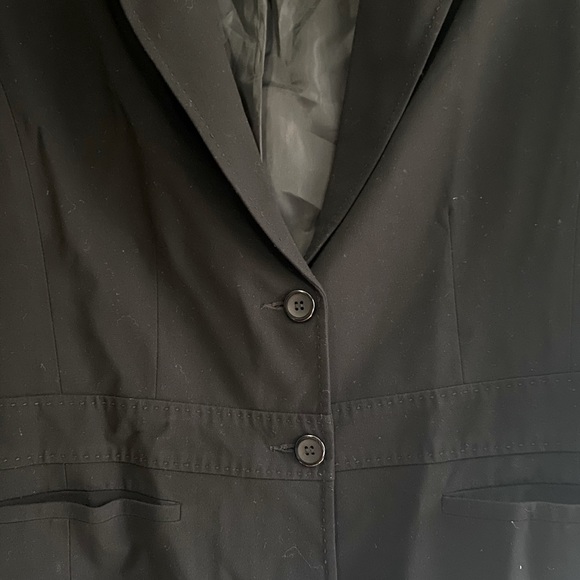 Black Women’s cut Blazer - Picture 3 of 3